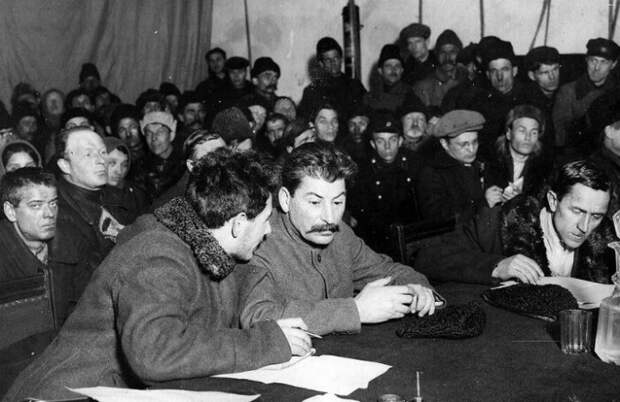 Встречи партийного руководства с народом тогда как раз стали популярными. Встречи партийного руководства с народом тогда как раз стали популярными.