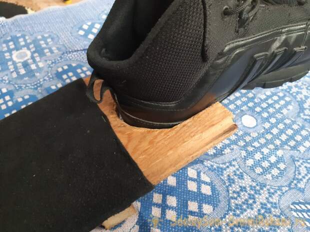 Как сделать приспособление для снятия грязной обуви без помощи рук