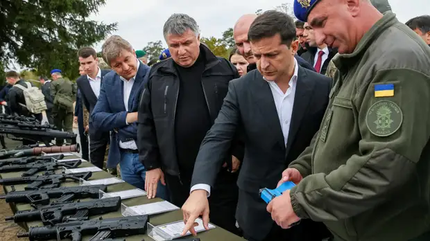 Зеленский поручил внедрить систему управления войсками по типу НАТО