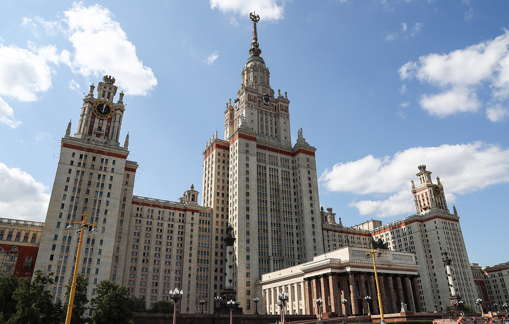 Главное здание Московского государственного университета имени М.В. Ломоносова на Воробьевых горах Антон Новодережкин/ТАСС