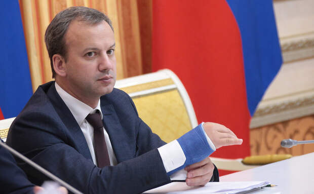 Дворкович сломал руку при неизвестных обстоятельствах