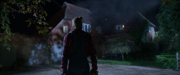 «Этот город сгорит дотла»: Кристоферу Робину угрожают расправой в трейлере слэшера «Винни-Пух: Кровь и мед 2»