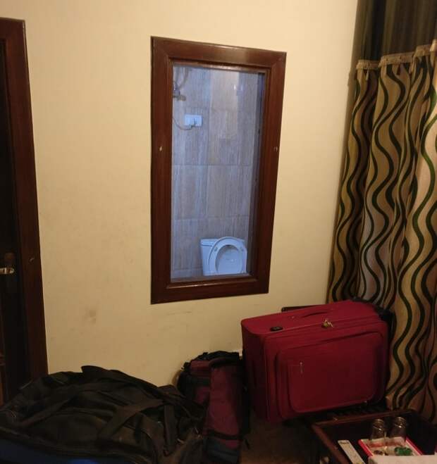 окно в туалет