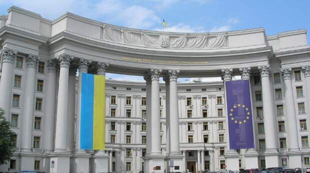 Зарвавшийся украинский посол срочно покинул Сербию Зарвавшийся украинский посол срочно покинул Сербию