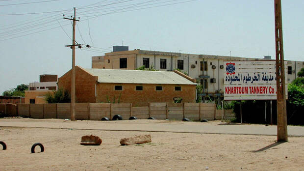 Кожевенный завод в Хартуме, который когда-то частично принадлежал Усаме бен Ладену. Фото: © AP Photo/Sayyid Azim