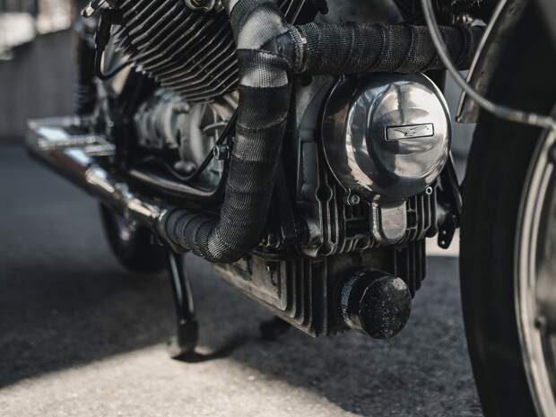 Bernd & Robin Mehnert: кафе рейсер Moto Guzzi California 1100 EV