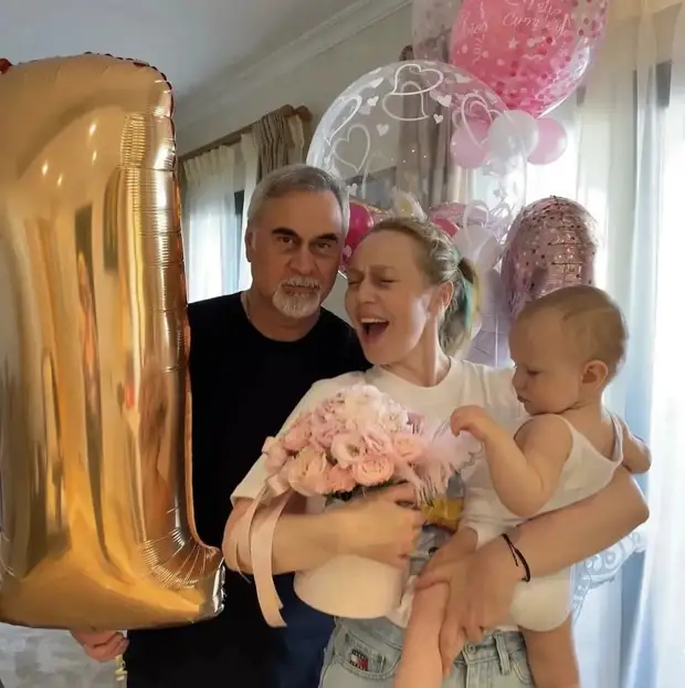 Джанабаева и Меладзе впервые показали личико дочки