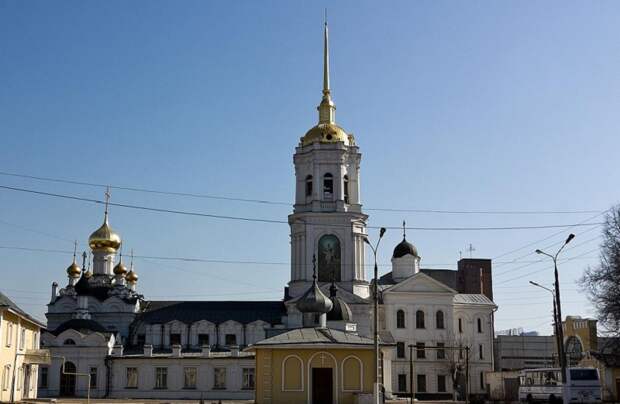 Случай в церкви… — Петровна, глянь, да как же мы его упустили-то? Васильевна в ужасе крестилась.