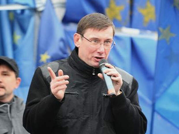 На Украине оппозиция будет "на коленях" просить людей перейти от манифестаций к штурму