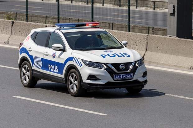 Девять звезд шоу-бизнеса Турции задержали по делу о наркотиках