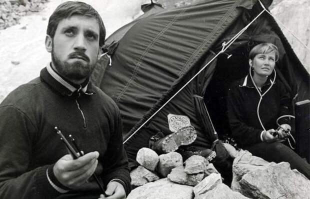 Кому Владимир Высоцкий посвятил песню «Скалолазка» – красавице-актрисе или бесстрашной альпинистке?