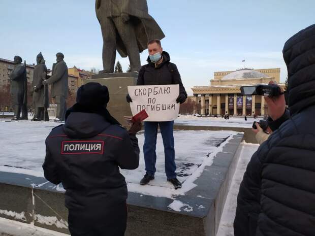 24 февраля начинается. 24 февраля начинается. фото российских солдат на украине. годовщина спецоперации на украине 24 февраля 2023. иллюстрация войны украины и россии.