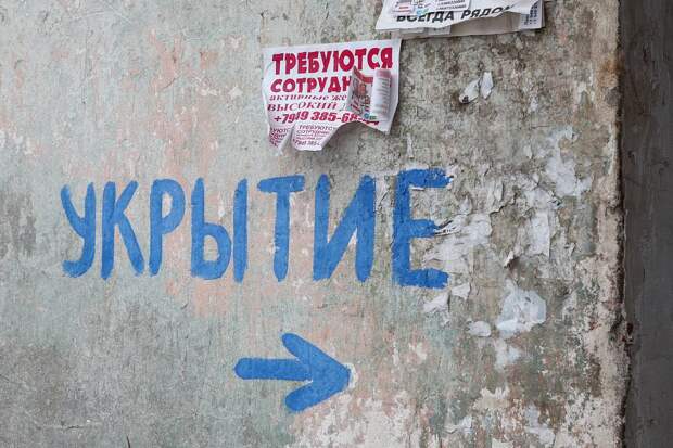 Жители сообщили о вспышках и взрывах в районе Гатчины