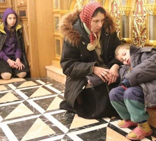 Горловка в огне: горят дома и храмы
