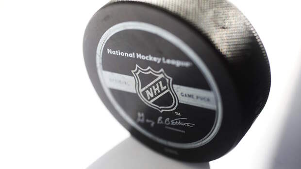 Российский вратарь Даниил Тарасов перешел из "Коламбуса" во "Флориду", где играет Бобровский