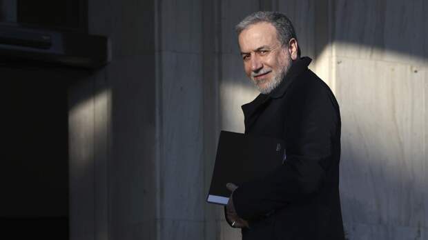 Арагчи заявил, что США и Израиль разбомбили старейший банк Ирана