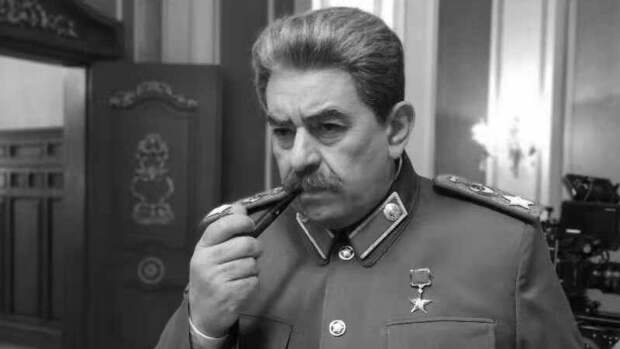 Скончался сыгравший Сталина и ставший бездомным актер Игорь Гузун