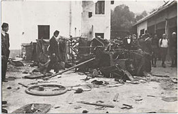 Hotel Evropa after the 1914 riots.jpg