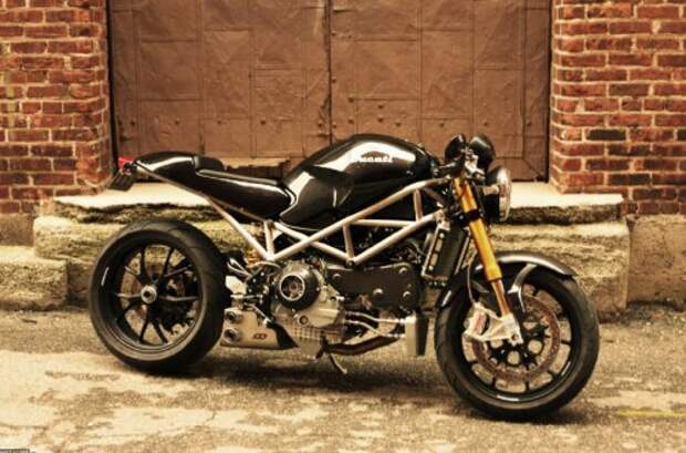 Титановая рама в кастомном Ducati Monster S4RS