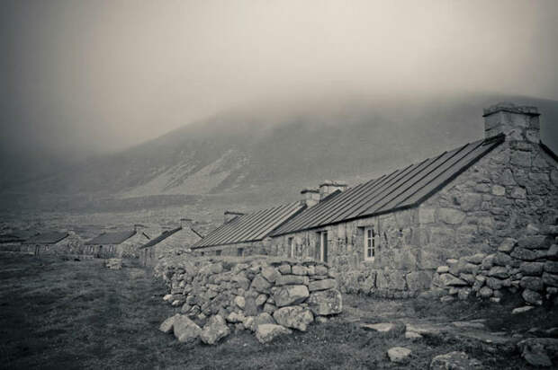 Заброшенная деревня на острове Хирте