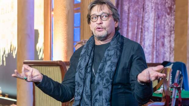 "Можно собрать жидкие аплодисменты": Домогаров вступился за Ефремова и перепутал соцсети со сценой