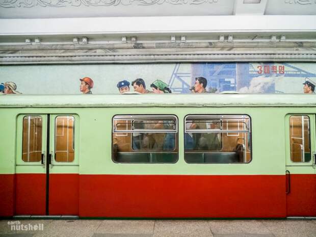 9 уникальных фото самого закрытого в мире метро в Северной Корее