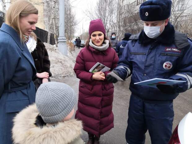 Татьяна Буцкая – лидер «Совета матерей» и сотрудники ГИБДД ВАО Москвы провели акцию «Родительский патруль»
