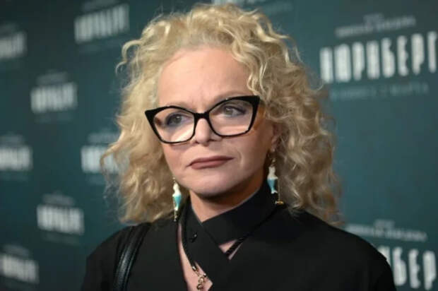 Ни пяди назад: Долина попросила об отсрочке на выселение и потребовала Полину Лурье погасить коммунальные долги за квартиру