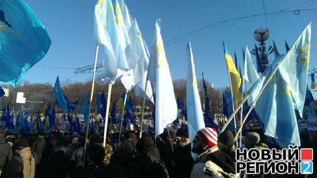 Новый Регион: В центре Киева начались баталии сторонников и противников Януковича – пока что словесные