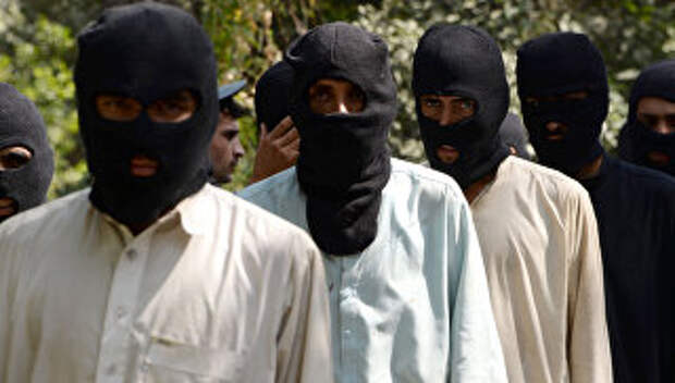 Боевики ИГ и движения Талибан (террористические организации, запрещены в РФ) в полицейском отделении в Афганистане. Архивное фото
