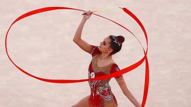 Винер-Усманова отреагировала на оценки Дины Авериной в упражнении с лентой