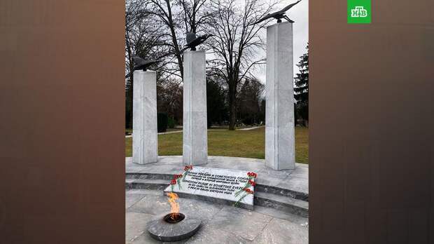 Вечный огонь вновь горит у памятника советским воинам в Словении