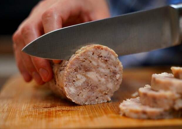 Очень вкусная домашняя колбаса из свинины. \ Фото: yandex.ua.