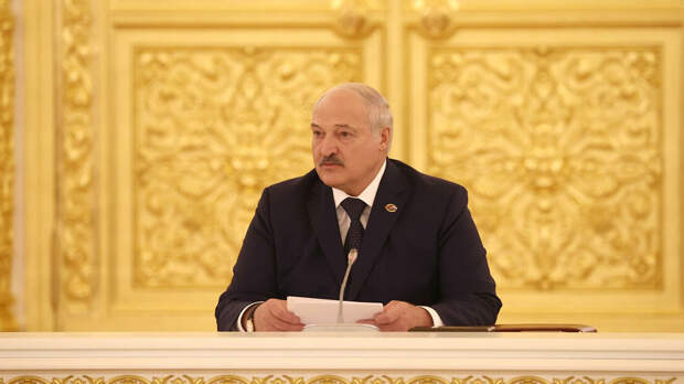 Лукашенко подарил президенту Монголии Хурэлсуху два трактора «Беларус»