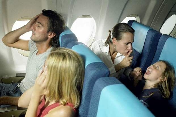 2. Мешать окружающим идиоты, пассажиры, полезно, самолет, фото, этикет
