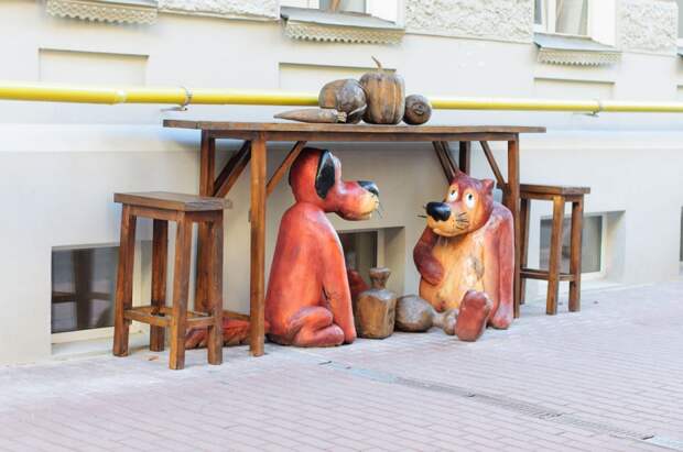 206 памятник волку и псу из мультфильма Жил-был пёс в Киеве