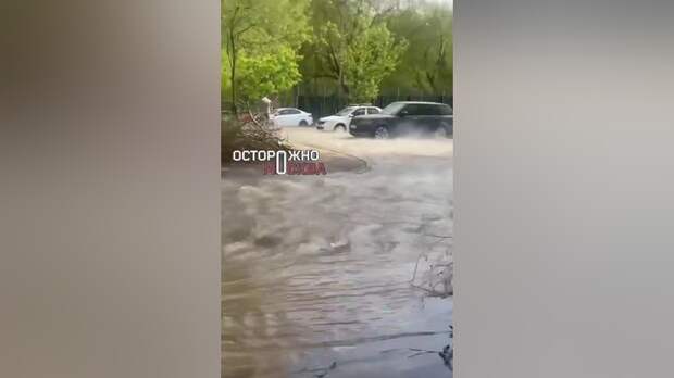 В Москве прорвало третью трубу с горячей водой за сутки
