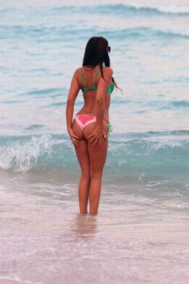 Девушки на пляже Девушки на пляже