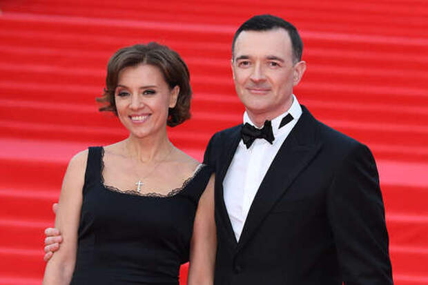 Актер Бероев заявил, что расстался с Алферовой в 2022 году