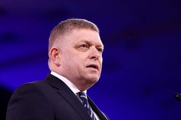 Фицо в ночь на 1 мая отработал смену грузчиком по доставке хлеба