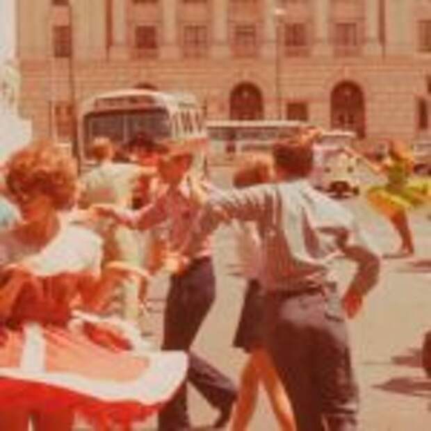 Этой песне больше 40 лет, но услышав её вы захотите тут же поставите себе на телефон!