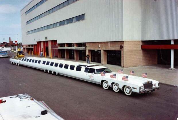 Самая длинная машина - это лимузин. Длина составляет 30 метров! автомобили, интересно, факты