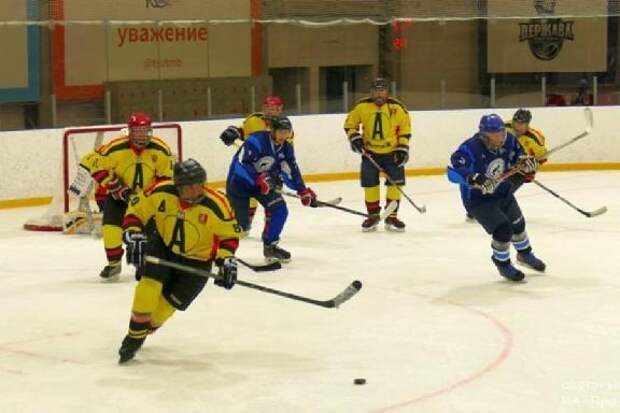Котовские хоккеисты завоевали бронзу в двух дивизионах Ночной хоккейной лиги