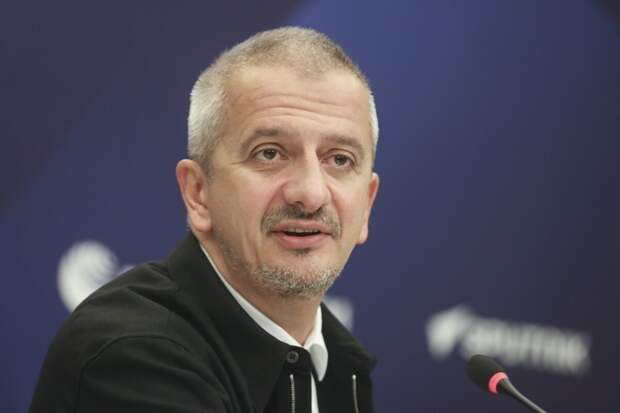 «Правильно поступил»: Сапегина поддержала уход Богомолова из МХАТ