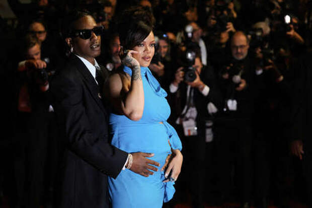 Певица Рианна планировала уехать в Лондон после обстрела ее дома в Лос-Анджелесе