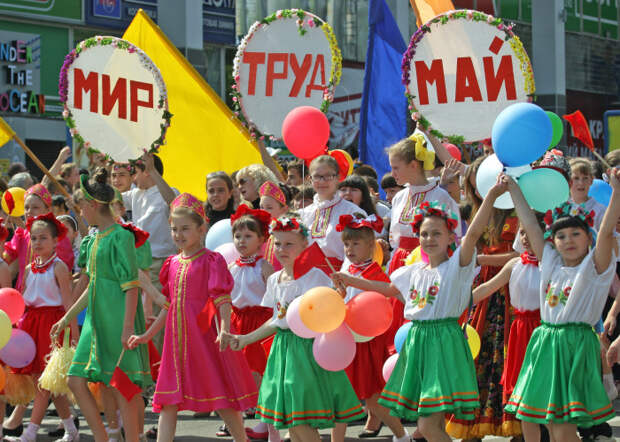 Дети в колоне демонстрантов. Москва.
