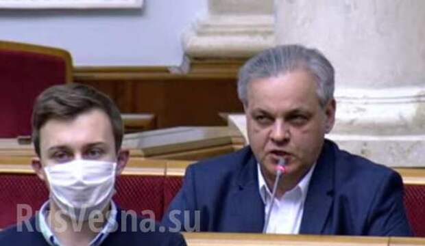 Нардепы устроили маски-шоу в Верховной раде