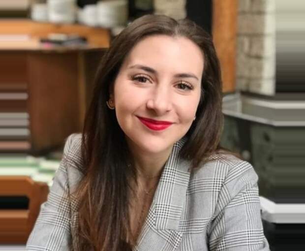 Девушка призналась, что в 12 лет ходила на свидание с Крисом Эвансом, после выяснилось: она была далеко не единственной