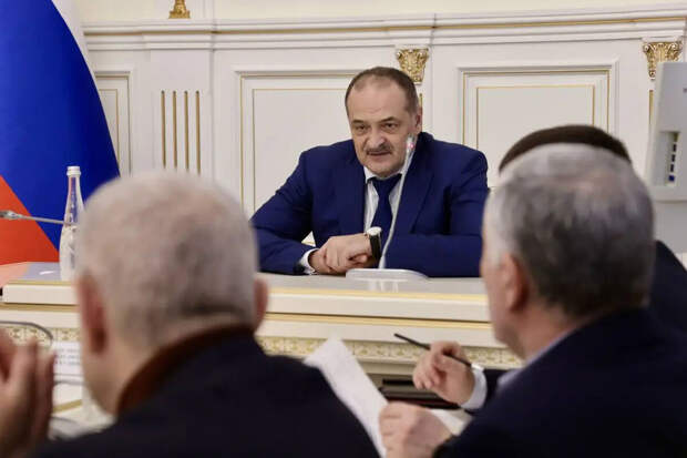 Меликов поручил проверить чиновников, допустивших обрушение дома в Махачкале