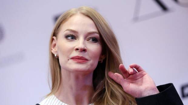 42-летняя Светлана Ходченкова решила неожиданно сменить имидж